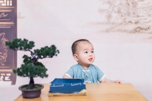 承德宝宝摔到头第五天吐了